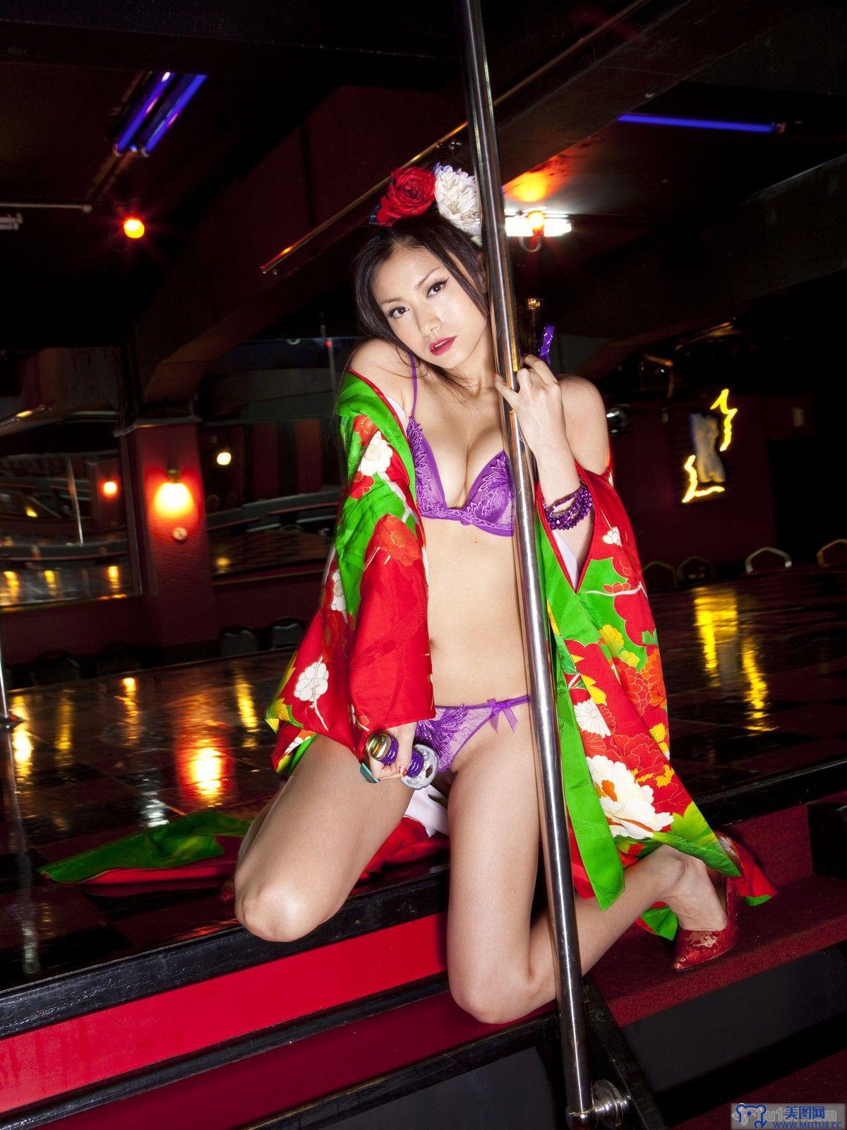 [Sabra美女写真] Takahashi 智秋 『Juicy Dancing』