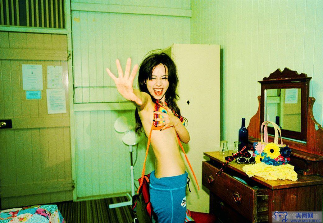 [image.tv美女写真]2003.09 Naomi Ayukawa 鮎河ナオミ On her journey