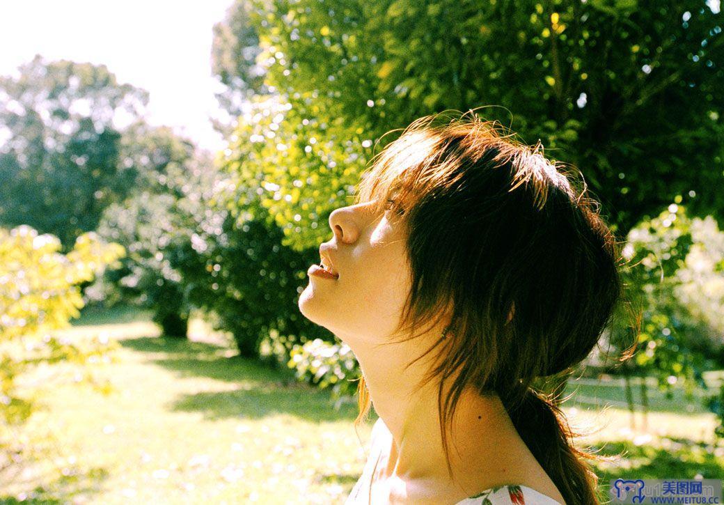 [image.tv美女写真]2003.09 Naomi Ayukawa 鮎河ナオミ On her journey