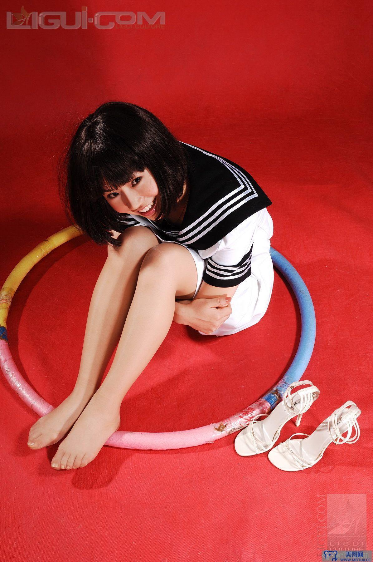 [Ligui丽柜美腿]2008.11.16 可爱学生妹锻炼时不忘秀丝袜 Model 由美