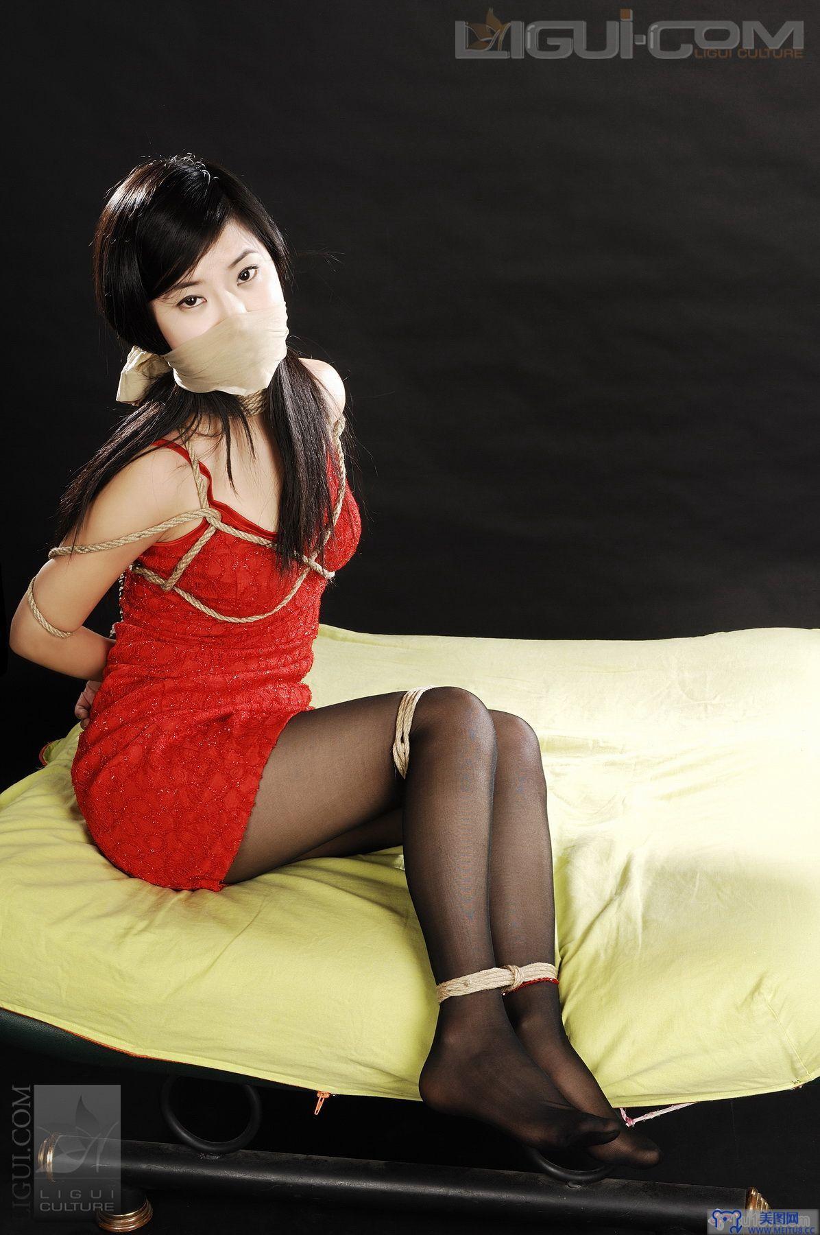 [Ligui丽柜美腿]2008.12.05 俏皮可爱小美女伊贺流袜堵式束缚 Model 卡鲁鲁