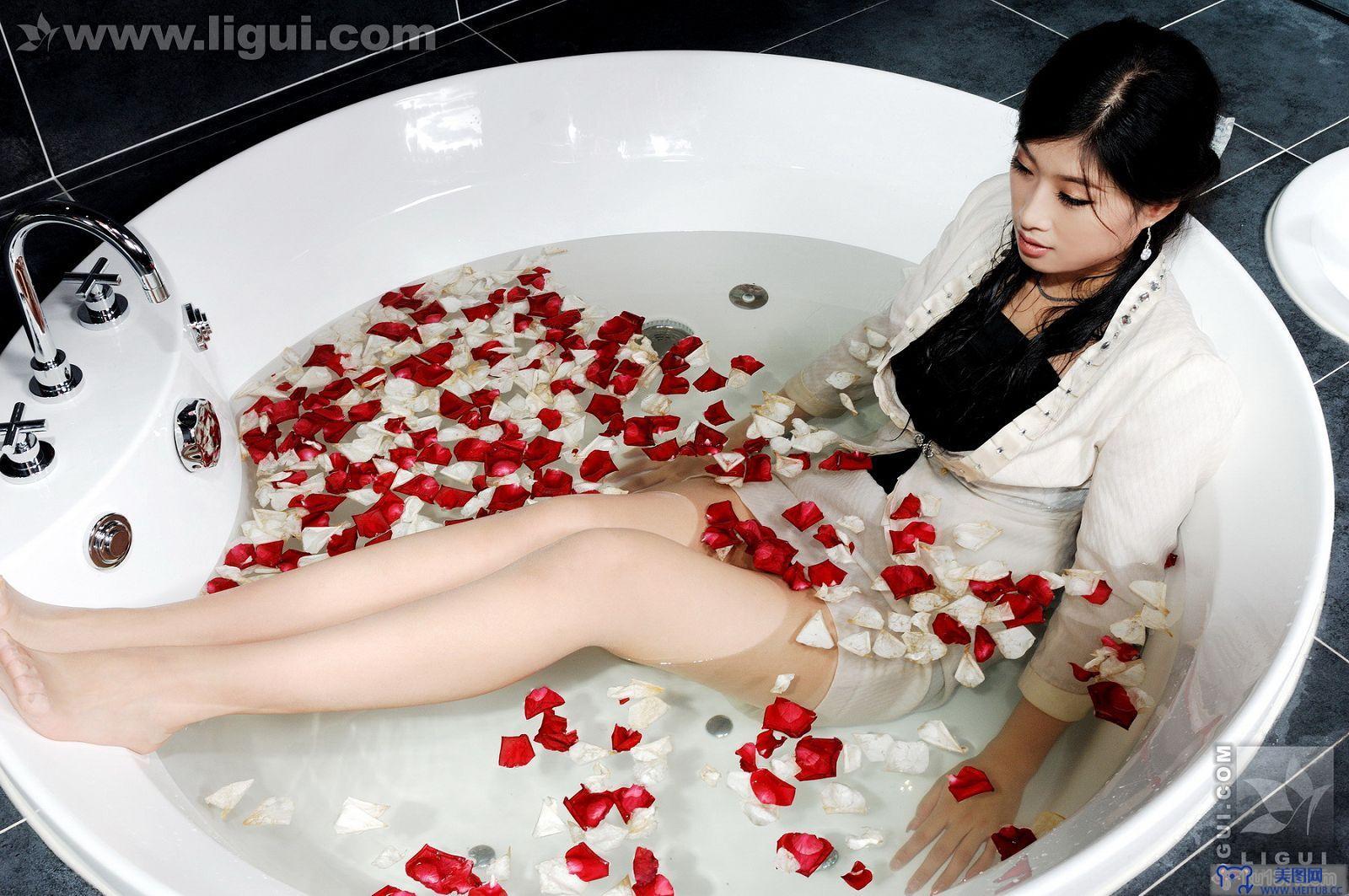 [Ligui丽柜美腿]2009.08.17 出水芙蓉花瓣浴 Model 思玉