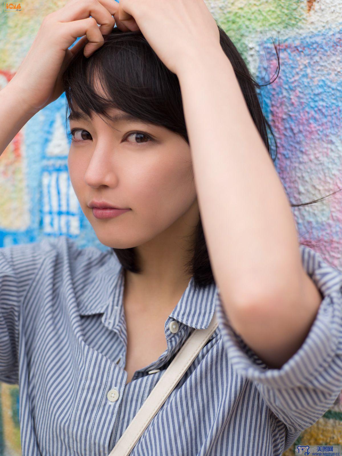 [Bomb.tv套图] GRAVURE Channel 2015年06月号 Riho Yoshioka 吉岡里帆