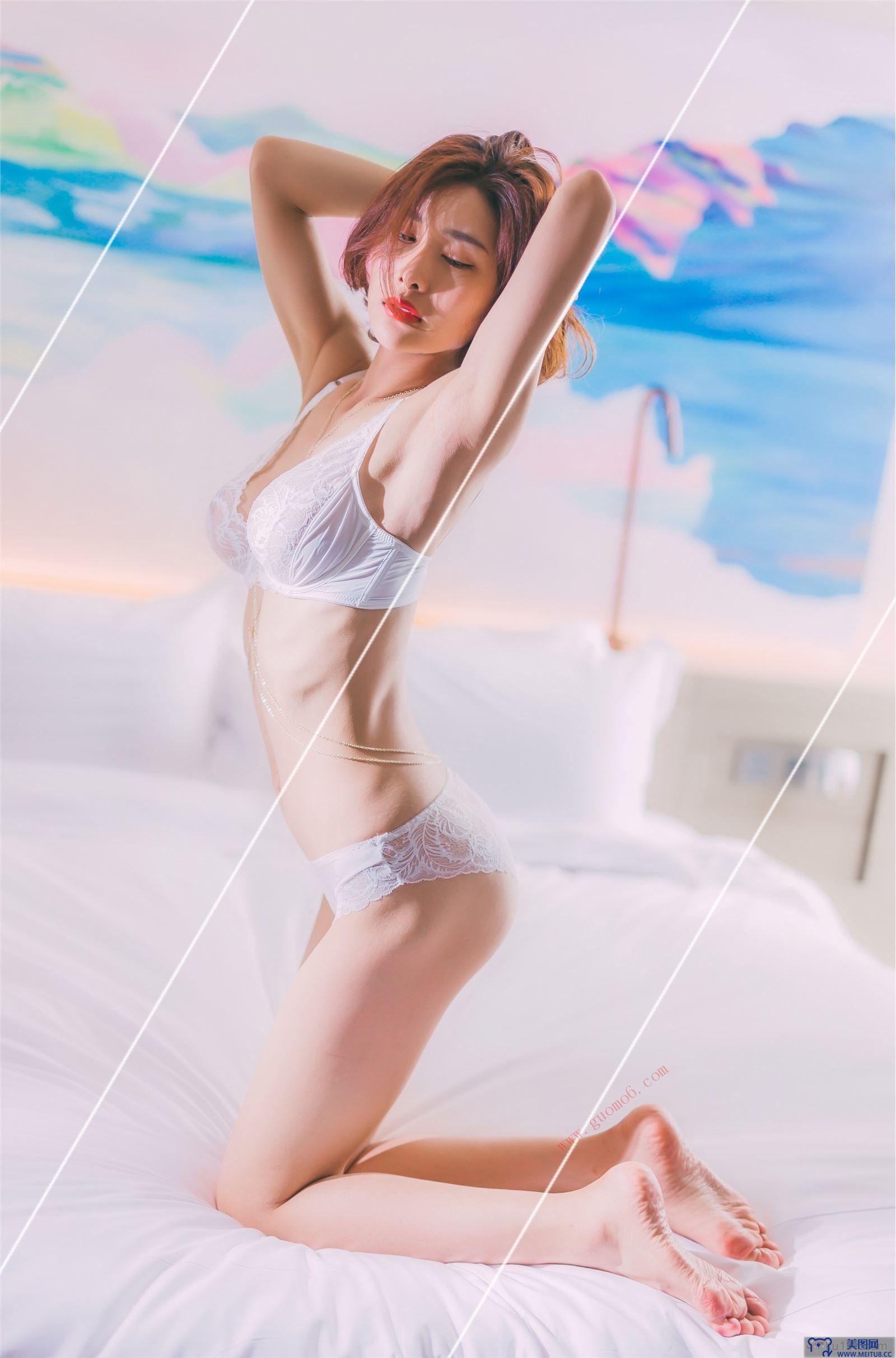 Sexy闫盼盼-2018年7月最新写真《裸心》