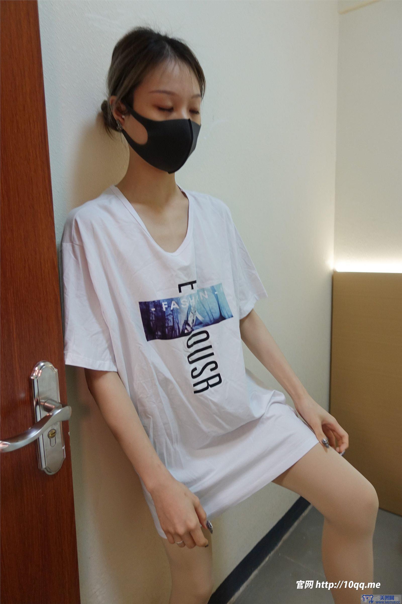 [ROSI美女图]口罩系列 2024.03.09 NO.2827